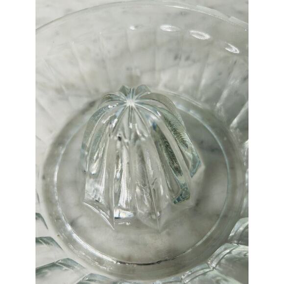 Vintage Indiana Clear Glass Citrus Juicer Reamer Side Spout Loop Tab Handle Deep - Picture 5 of 9